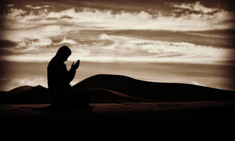 Doa Antara Adzan dan Iqomah dan 13 Keutamaannya